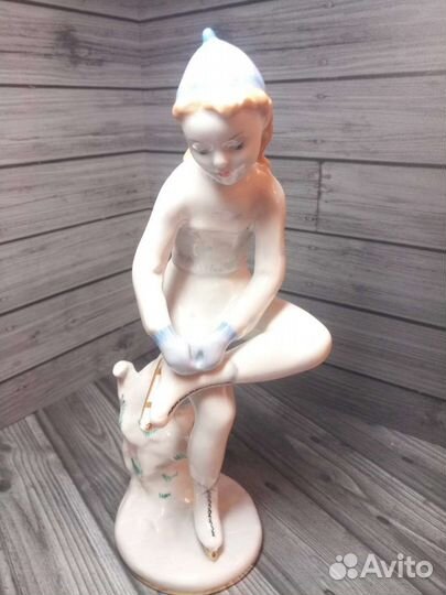 Юная конькобежка. лфз. Фарфор СССР