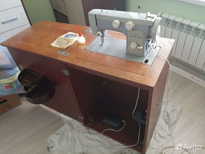 Швейная машина Чайка 142м