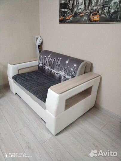 Кожаный диван