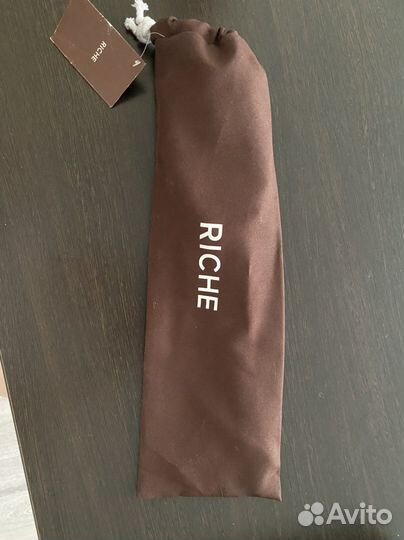 Щетка для сухого массажа от фирмы Riche в коробке