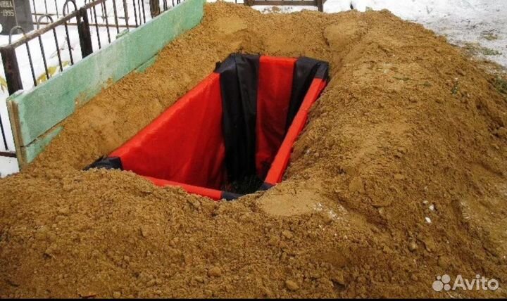 Землекоп на Кладбище