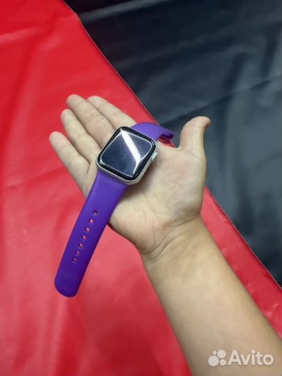 Apple watch 5 40 mm 1 ремешок в подарок и зарядка