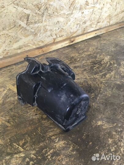 Кронштейн птф передний правый Toyota Land Cruiser