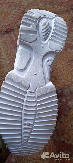 Кроссовки новые