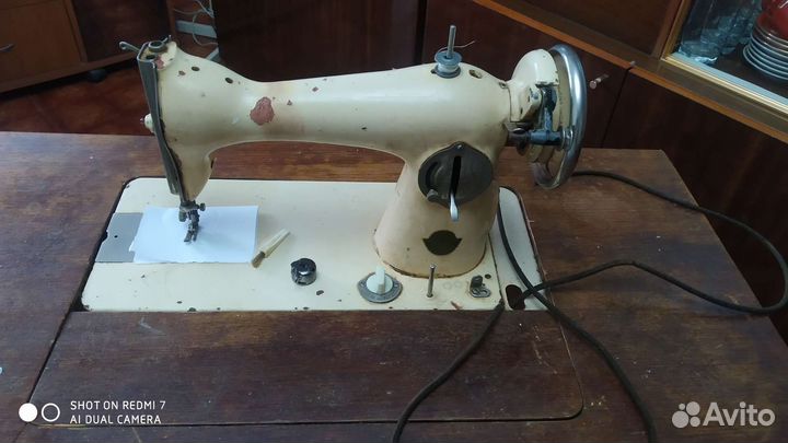 Швейная машинка ножная пмз им. калинина