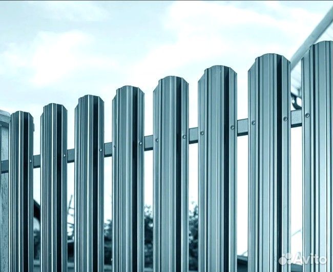 Металлический штакетник для забора