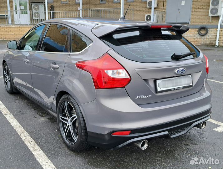 Оригинальная накладка Zetec-S Ford Focus 3