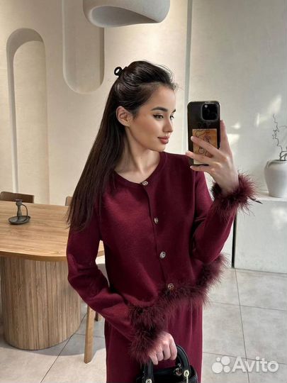 Костюм кашемировый с перьями