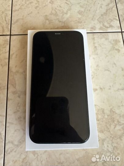 Телефон iPhone 12