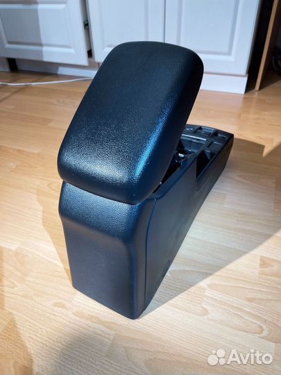 Подлокотник Subaru Levorg