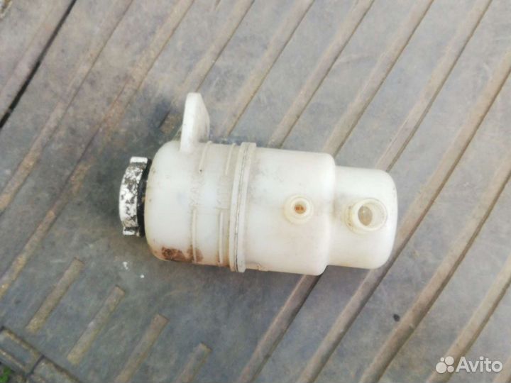 Бачок гур Митсубиси Лансер 9