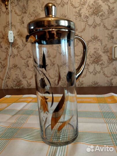 Кувшин со стаканами