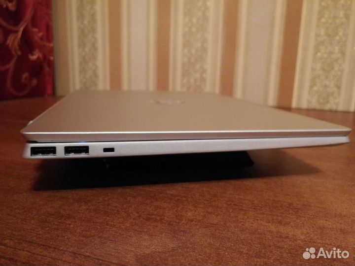 HP pavilion 13-an0077ur