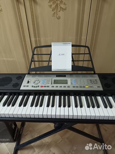 Музыкальные инструменты синтезатор