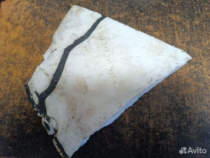 Пенопласт твёрдый, есть куски побольше