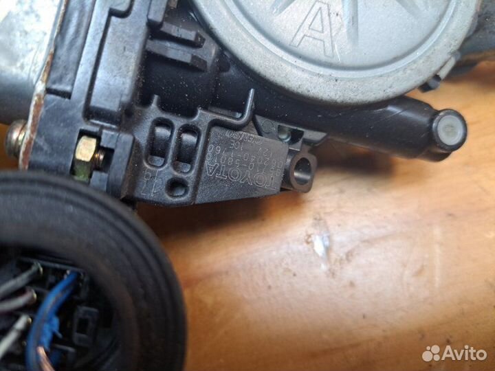 Стеклоподъемник передний правый Toyota Land