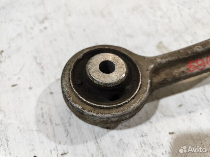 Рычаг передний левый верхний