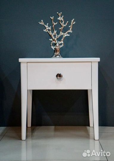 Тумба прикроватная из массива бука