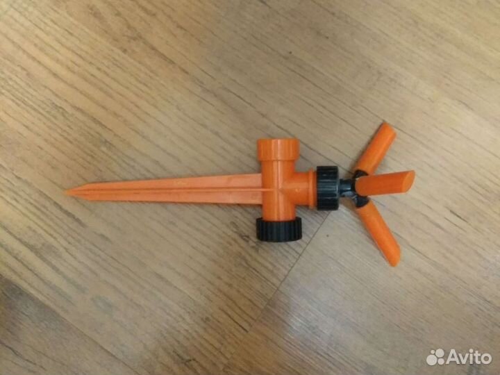 Дождеватель и пистолет поливочный