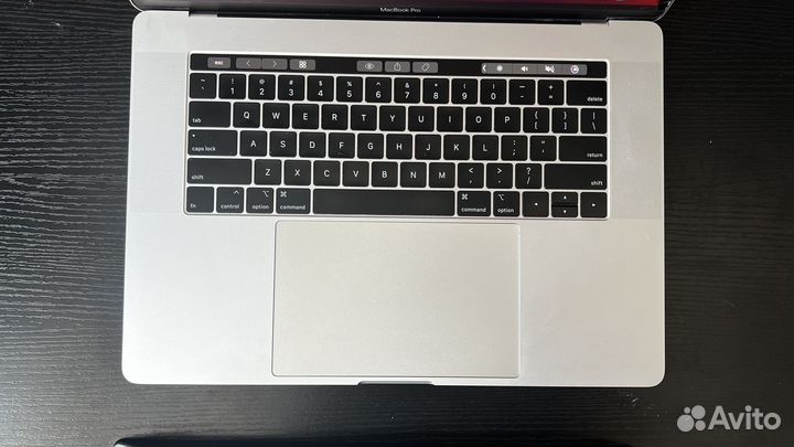MacBook Pro 15 2019 1 цикл (царапина экран)