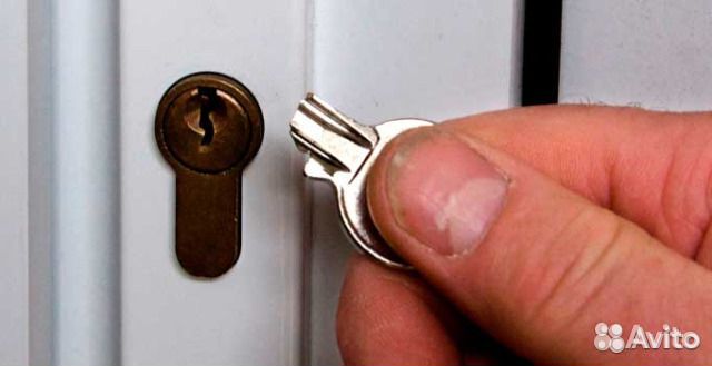 Вскрытие замков дверей автомобилей сейфов