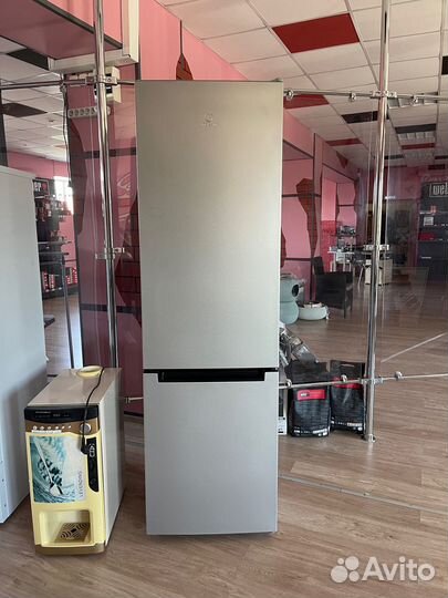 Холодильник indesit