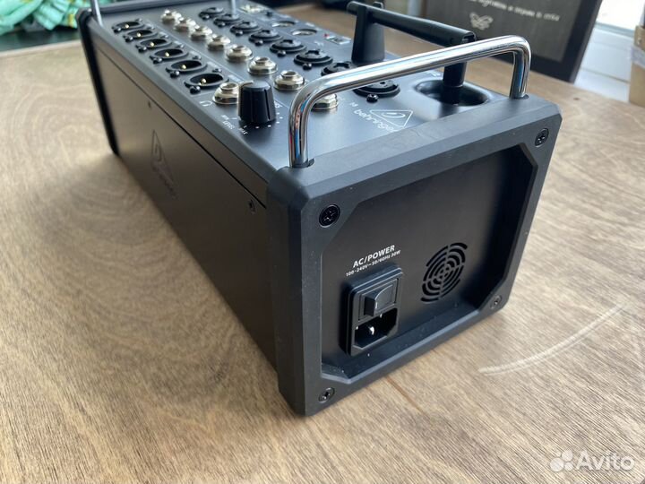 Микшерный пульт behringer xr16 (xair)
