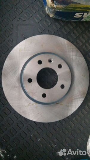 Диск тормозной передний swag 40939190