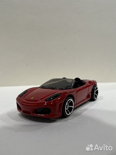 Hot wheels ferrari 1:64