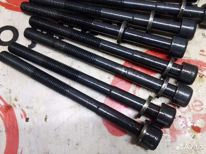 Шпилька гбц- 3UR Toyota цена за 20 шт