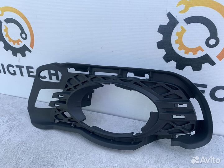 Решетка переднего бампера Mercedes A2048852423