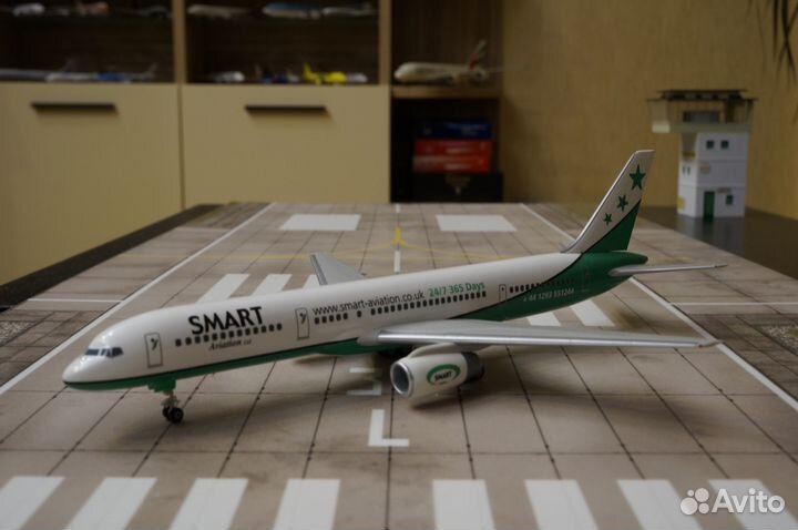 Модель самолета Boeing-757-200. М 1:200