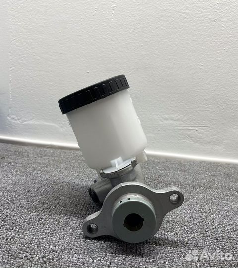 Главный тормозной цилиндр 46010-92G00. Nissan