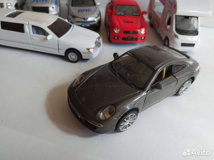 Коллекционные модели автомобилей пакетом