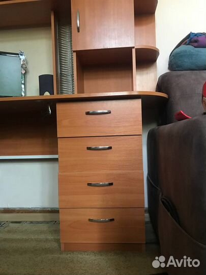 Угловой письменный стол