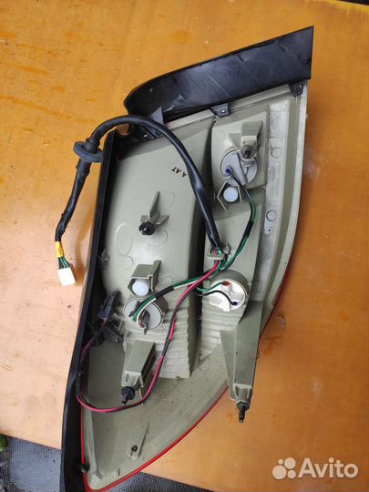 Фара задняя права kia rio 2005