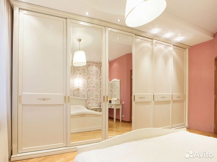 Шкаф в прихожую в современном стиле