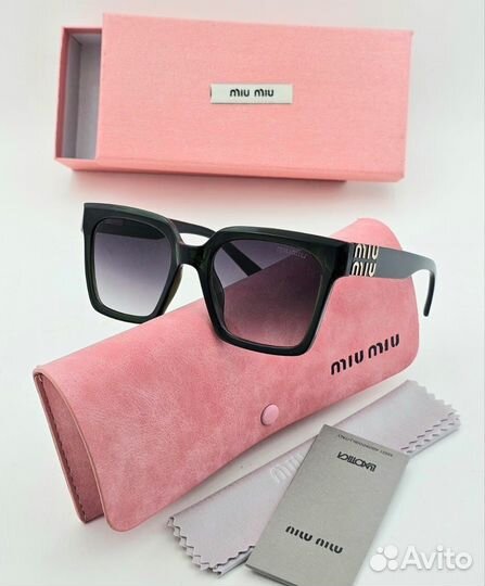 Солнцезащитные очки Miu Miu