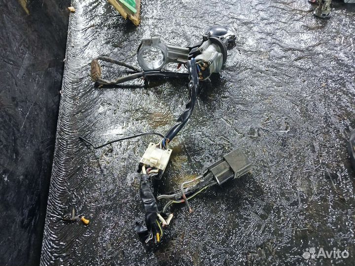 Замок зажигания Nissan bluebird u13