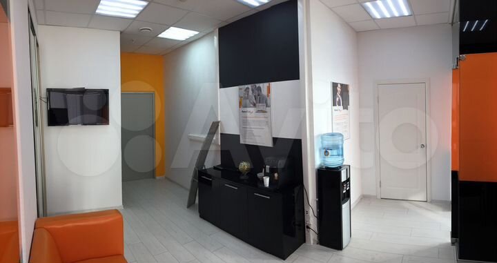 Офис, 100 м² с панорамным остеклением верхний этаж