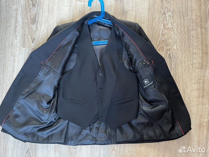 Пиждак и жилетка размер 30 (116-134) в школу