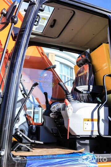 Гусеничный экскаватор Lonking CDM6245, 2023