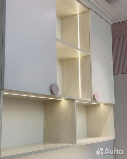 Рабочая зона у окна от производителя