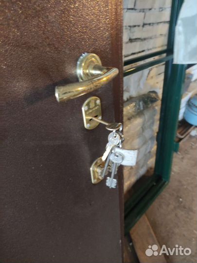 Дверь входная металлическая бу