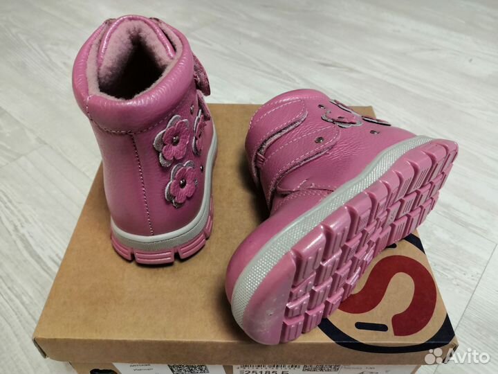 Ботинки для девочки демисезонные новые 23,24,25