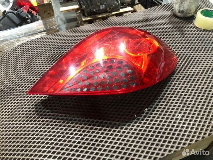 Фонарь правый Peugeot / Citroen 207 WA