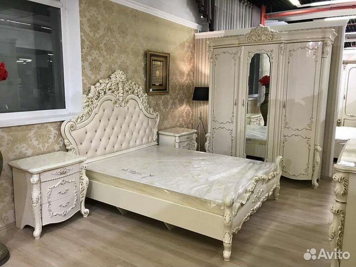 Спальный гарнитур