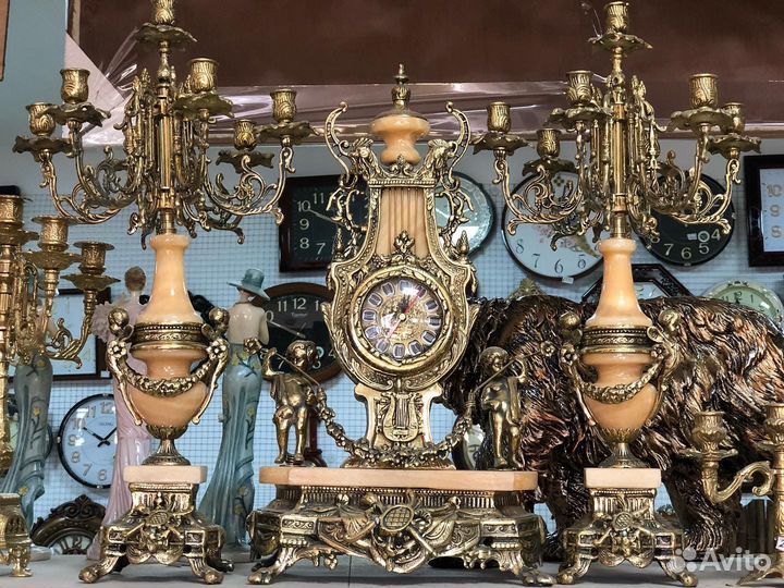 Бронзовые часы и подсвечники. новые