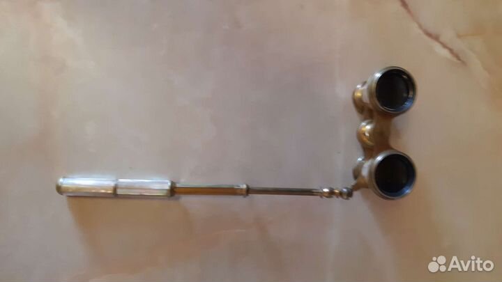 Театральный бинокль на ручке