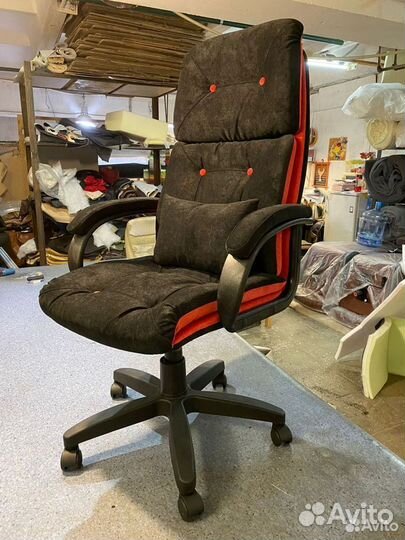 Офисное кресло